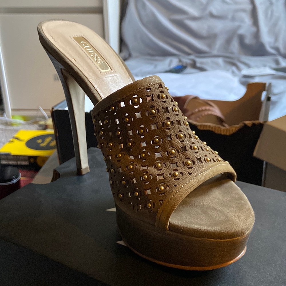 Guess green heels